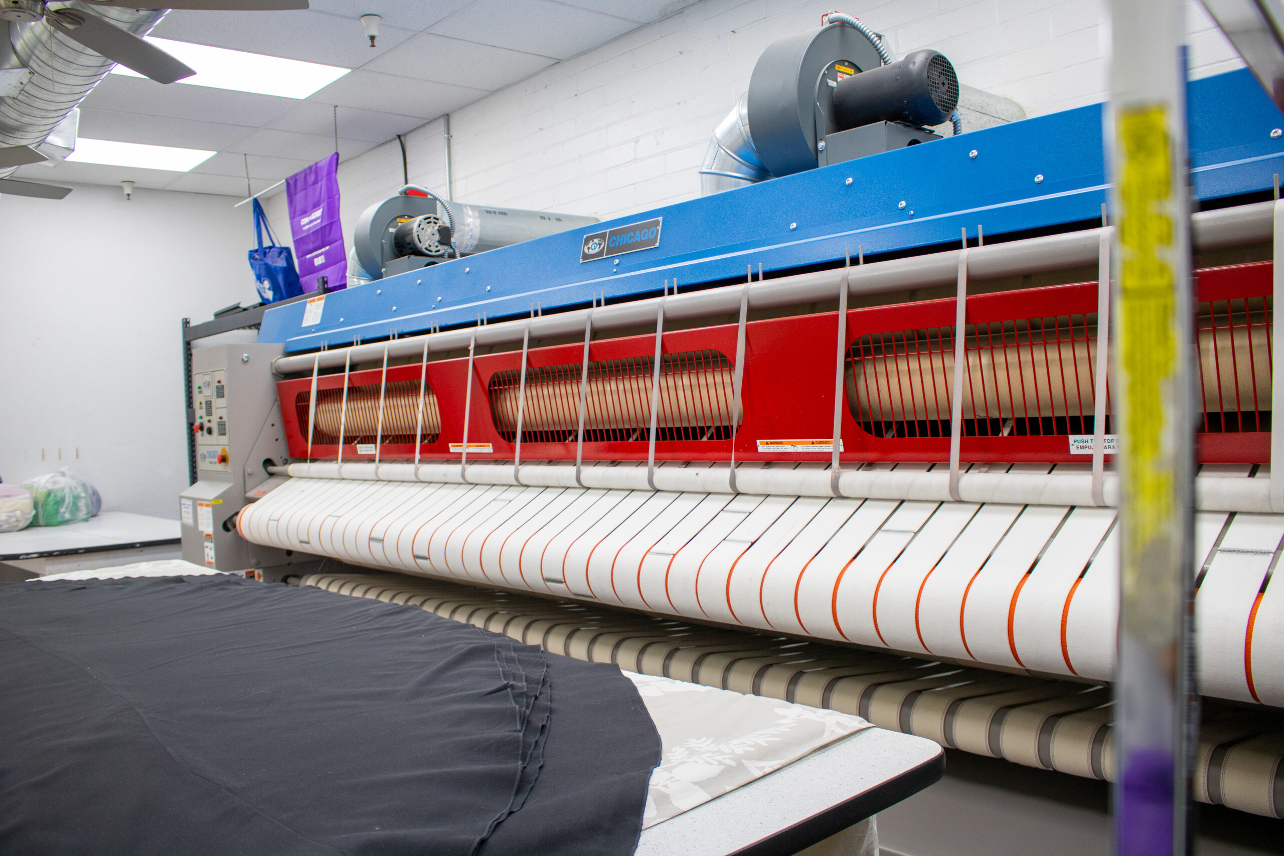 Why Commercial Laundry Services Are Replacing In-House Hotel Laundries